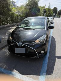 Toyota Yaris Hybrid 1.5 Active nera 2016