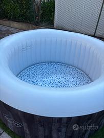 Piscina idromassaggio 