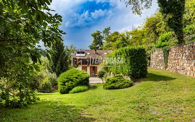 VILLA INDIPENDENTE CON PARCO PRIVATO E SPLENDIDA A