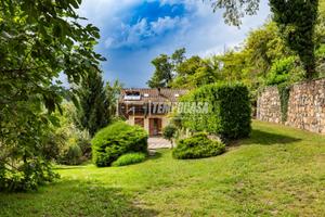 VILLA INDIPENDENTE CON PARCO PRIVATO E SPLENDIDA A