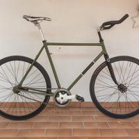 Bici single speed, scatto fisso e contropedale