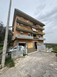 Appartamento di 177 m² con 5 locali e box auto a V