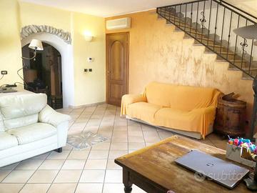 Villa di 338 m² con più di 5 locali e box auto dop