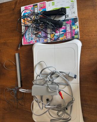 Nintendo wii +balance board con giochi e microfoni