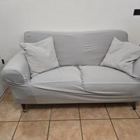 Divano 2 posti bordeaux+copridivano grigio e cusc.