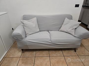 Divano 2 posti bordeaux+copridivano grigio e cusc.