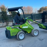 P107 Mini pala Avant con braccio telescopico