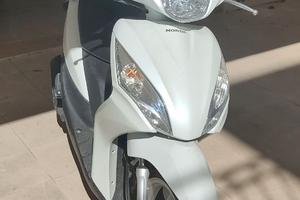 Moto scooter Honda 50 Vision non più disponibile,