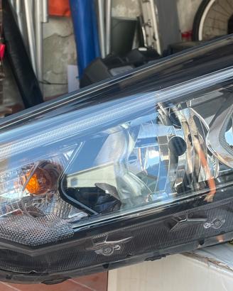 Faro Hyundai  tucson sinistro