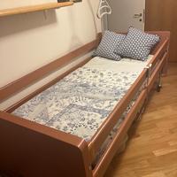 Letto elettrico da degenza per anziani e disabili