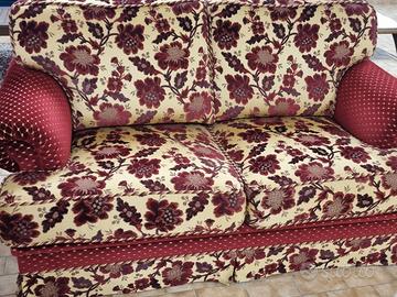 2 divani in velluto damascati bordeaux e dorati