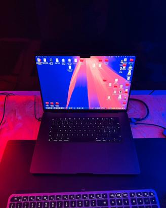 Macbook pro m3 max personalizzato come nuovo