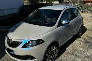 Lancia Ypsilon versione platinum benzina