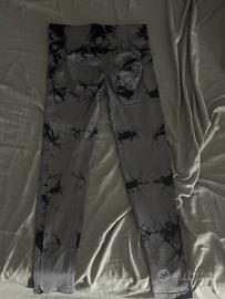 Leggins grigi con fantasia nera palestra