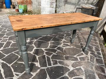 Tavolo rustico
