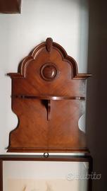 Antica mensola da appendere con interessante decò