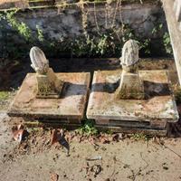 Camini in pietra di Vicenza lavorati a mano 