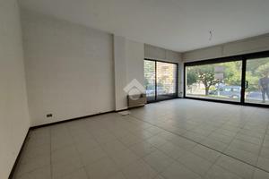 NEGOZIO A GARDONE VAL TROMPIA