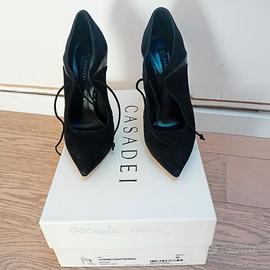 Decollete in pelle scamosciata con tacco