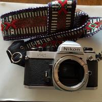 Macchina fotografica Nikon modello FE2