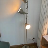 Lampada design a tre faretti
