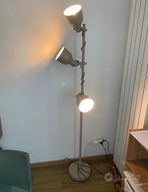 Lampada design a tre faretti