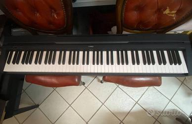 Piano forte elettrico Yamaha P-45 con struttura