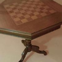 Tavolino ottagonale con intarsio scacchiera