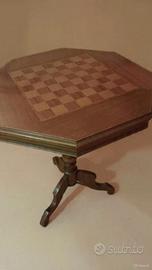 Tavolino ottagonale con intarsio scacchiera