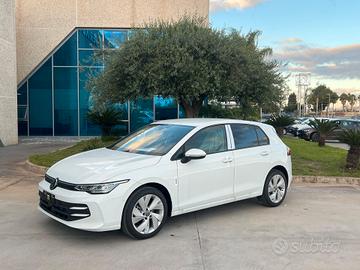 Volkswagen Golf 1.5 eTSI dsg possibilità noleggio 