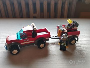 LEGO City Pick-up dei Pompieri Set 7942