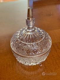 Contenitore in vetro con coperchio