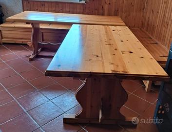 Tavoli in legno massiccio e panca contenitore 