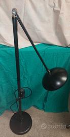 lampada a piantana pieghevole nera