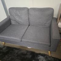 Divano grigio chiaro