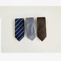 Elegante set di tre cravatte Egon von Fürstenberg.