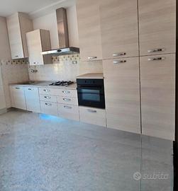 Cucina nuova con elettrodomestici mt 4