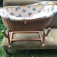 Culla in vimini per neonato vintage