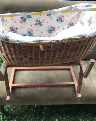 Culla in vimini per neonato vintage