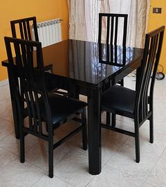 Tavolo allungabile con 4 sedie laccato nero