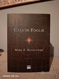 Libro "Casa di foglie" di Mark Z. Danoelwwski