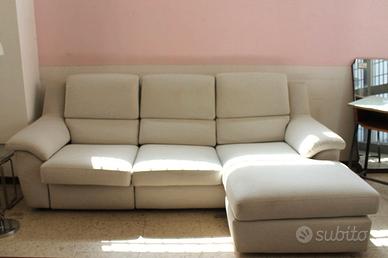 Divano angolare bianco con seduta relax elettrica