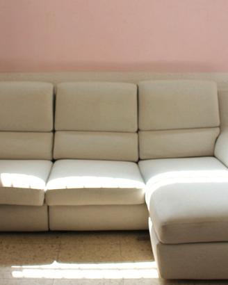 Divano angolare bianco con seduta relax elettrica