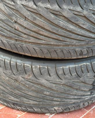 2 gomme usate
