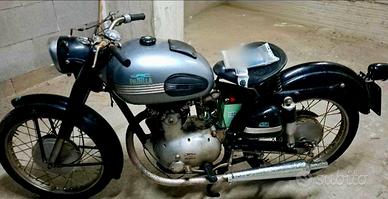 Splendida moto Parrilla 175, rara ed originale.