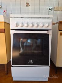 Cucina a gas Indesit