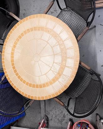 Tavolo rotondo da esterno in mosaico con 4 sedie
