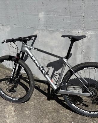 MTB Canyon Exceed Carbon Taglia M - RockShox SID