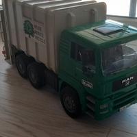 camion della spazzatura della Bruder