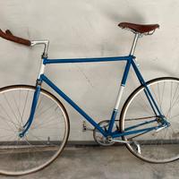 Bici vintage contropedale, sella e manubrio Brooks